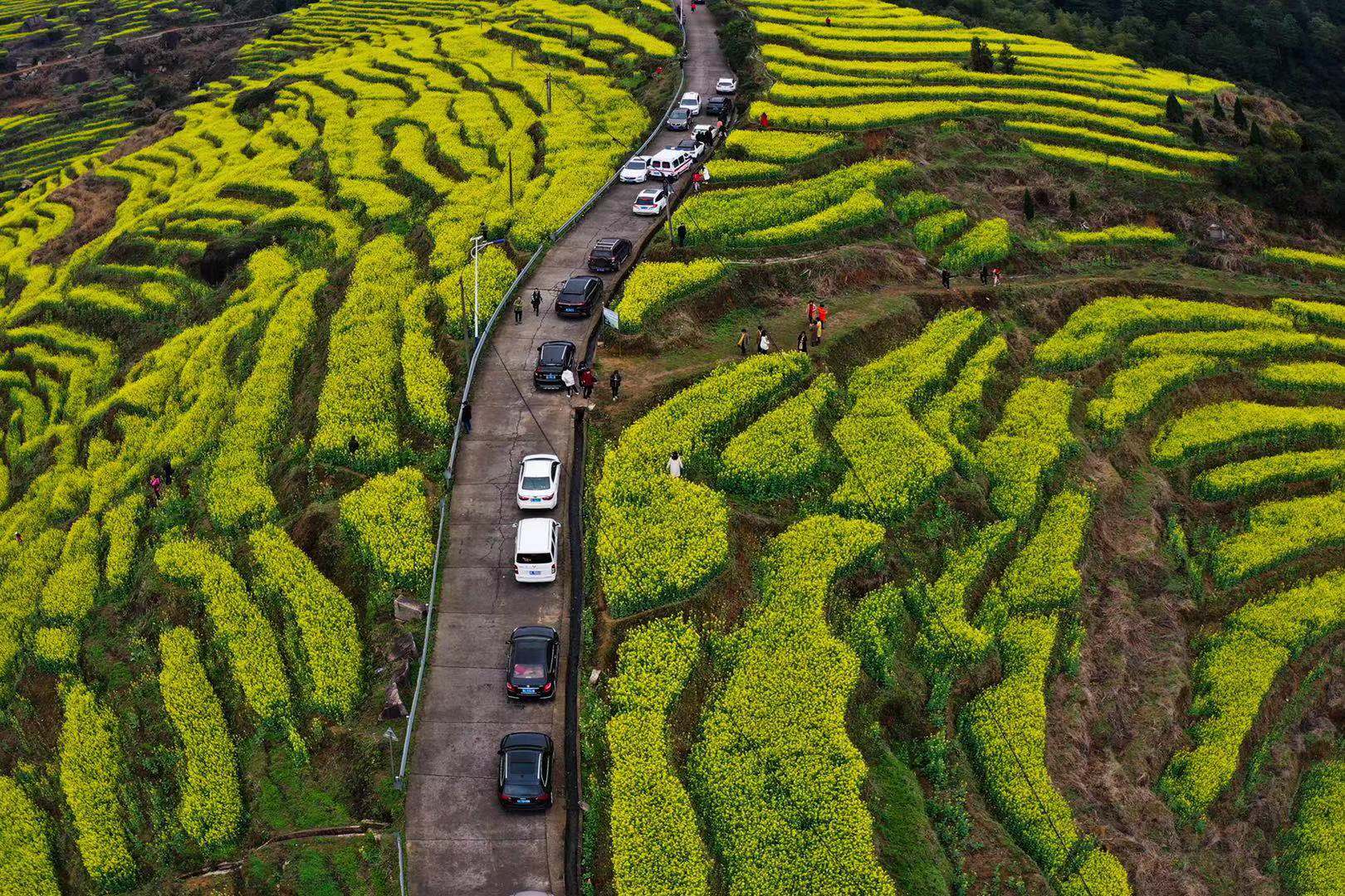 江西上饶：灵山隧道顺利贯通