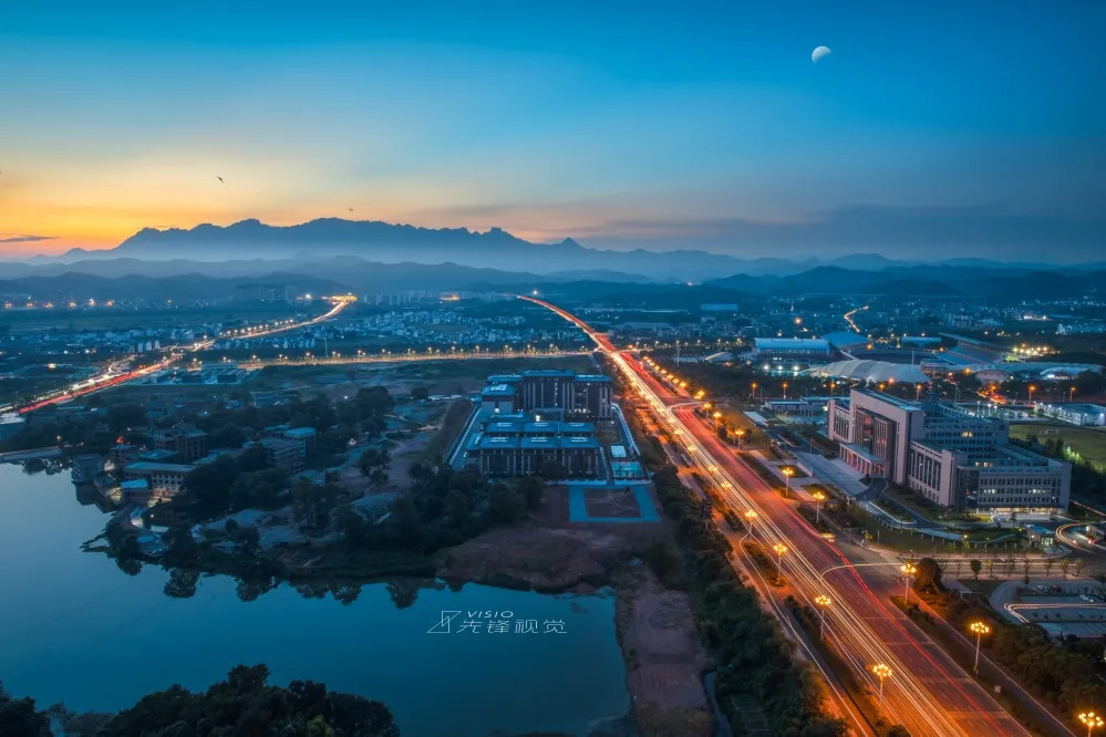 灵山景区对徐诗晓及其家人送上终身免费畅游灵山大礼包