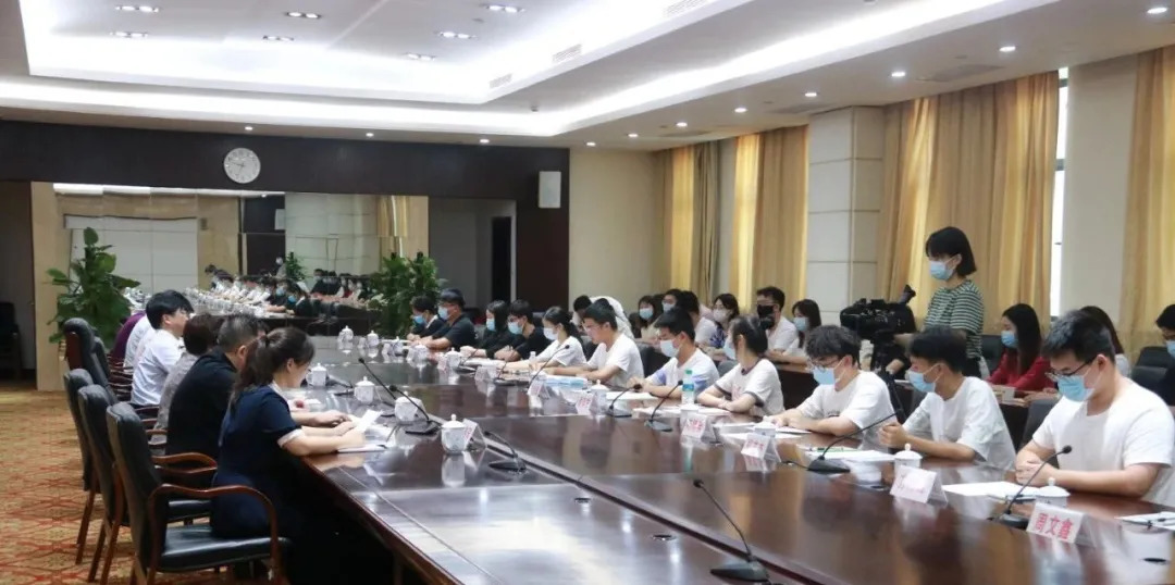 江天·农博城爱心资助百名优秀乡村学子