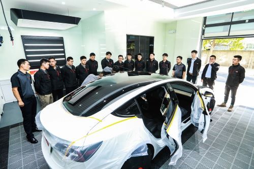 (伊士曼高性能膜亚太技术中心技师培训现场) (伊士曼高性能膜亚太技术中心技师培训现场)