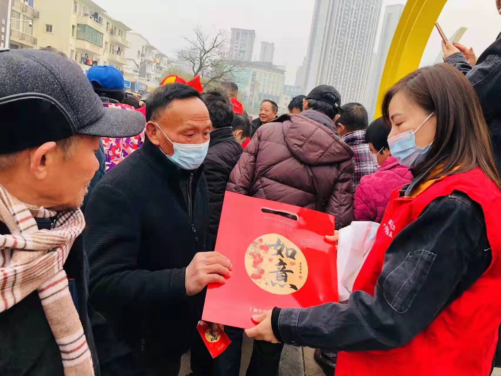 余干县供电公司:开展“启航新征程 腾飞新梦想”优质服务宣传活动 余干县供电公司:开展“启航新征程 腾飞新梦想”优质服务宣传活动