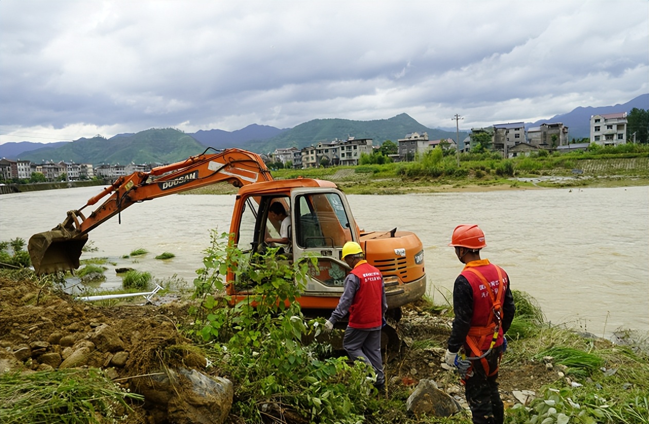 国网上饶市广信区供电公司：战暴雨、守一线、保民生