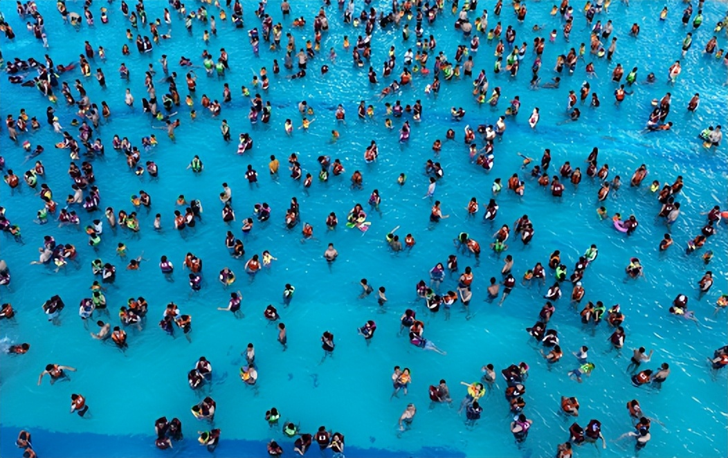 江西上饶:泳池爆满如下“饺子”