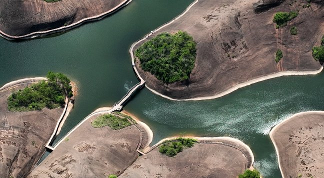 江西弋阳：湖光山色令人陶醉
