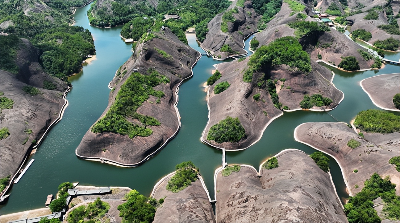 江西弋阳：湖光山色令人陶醉