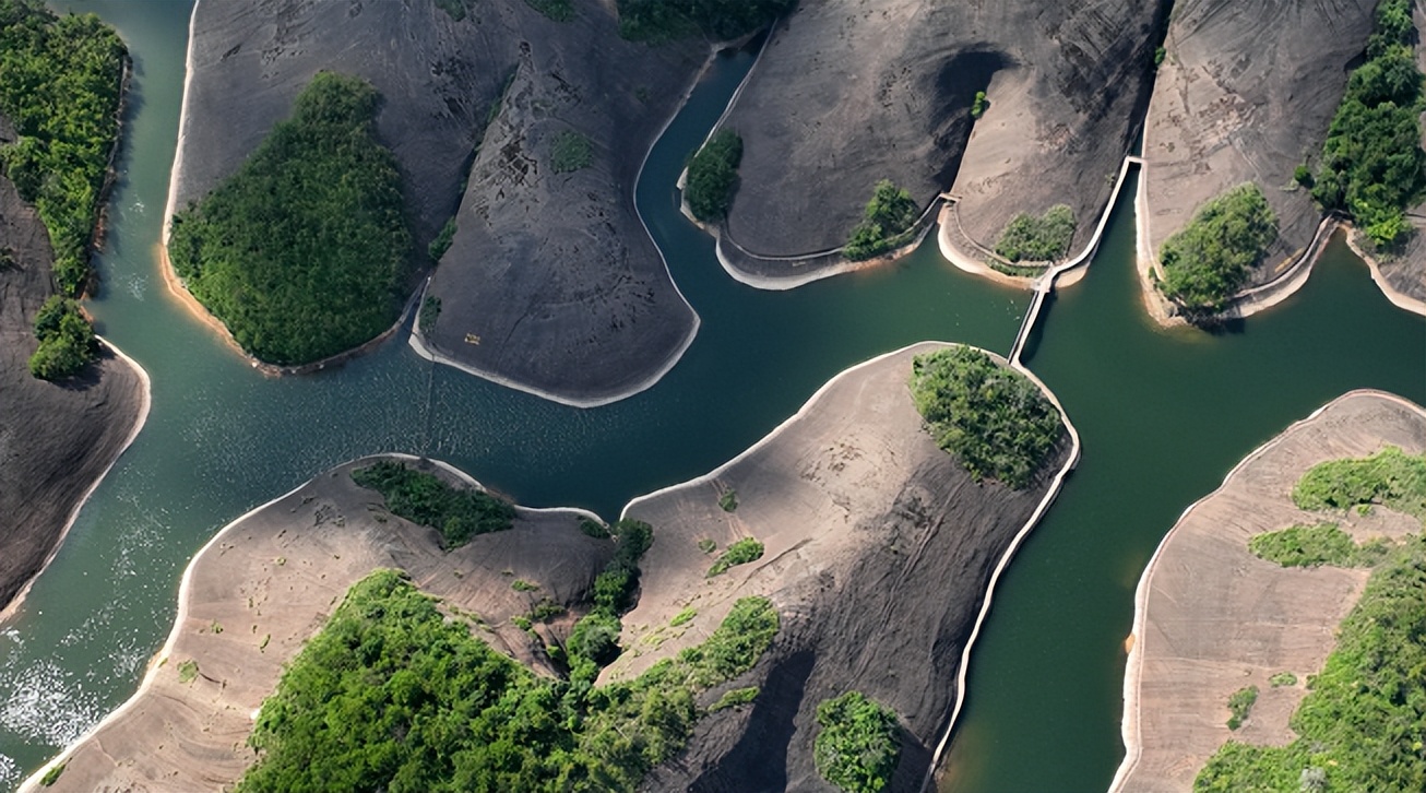 江西弋阳：湖光山色令人陶醉