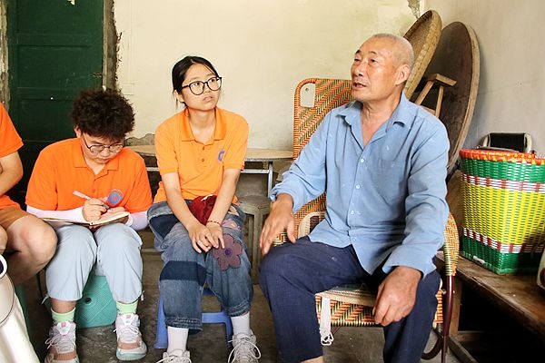 1689126181230038929.jpg 1-2长江师范学院大数据与智能工程学院暑期三下乡开展慰问活动.jpg