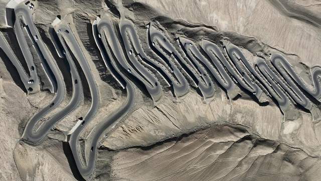 新疆塔縣：最美彎道網紅打卡公路