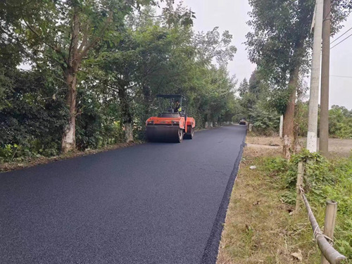 1698999655697068678.jpg 万年公路中心+黄胜利+S512石桐线万年段路面预防性养护工程开工建设.jpg