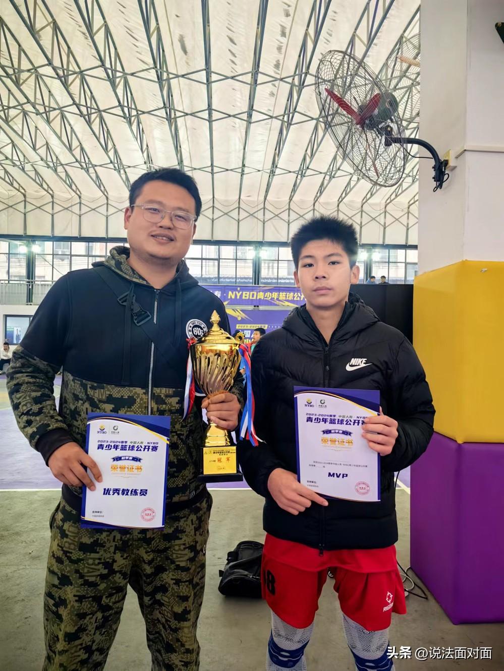 感动!成章男篮队员发烧38度依旧上赛场,勇夺NYBO篮球衡阳U14冠军 感动!成章男篮队员发烧38度依旧上赛场,勇夺NYBO篮球衡阳U14冠军