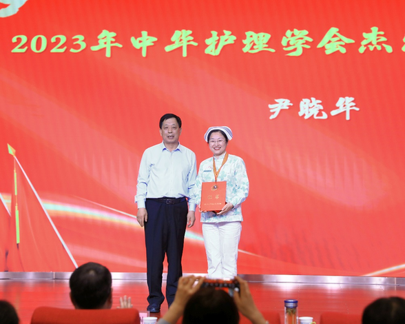 从“小玩意”、“小意思”、“小组式” 看河北省中医院护理服务特色发展