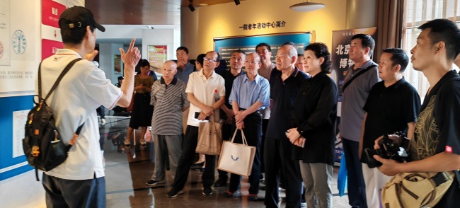 航天一院老年大学携手和义同心书画院以跨区域书画笔会同庆党的生日(图1) 航天一院老年大学携手和义同心书画院以跨区域书画笔会同庆党的生日(图1)